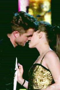 明星公开亲吻视频,公开亲吻视频曝光引热议