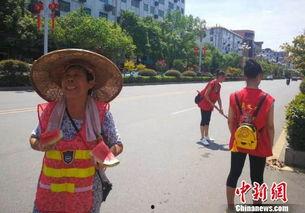 娱乐吃瓜酱环卫工人,默默守护城市清洁的“吃瓜酱”英雄