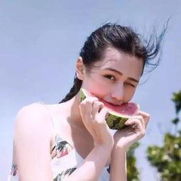 娱乐吃瓜酱的头像女生